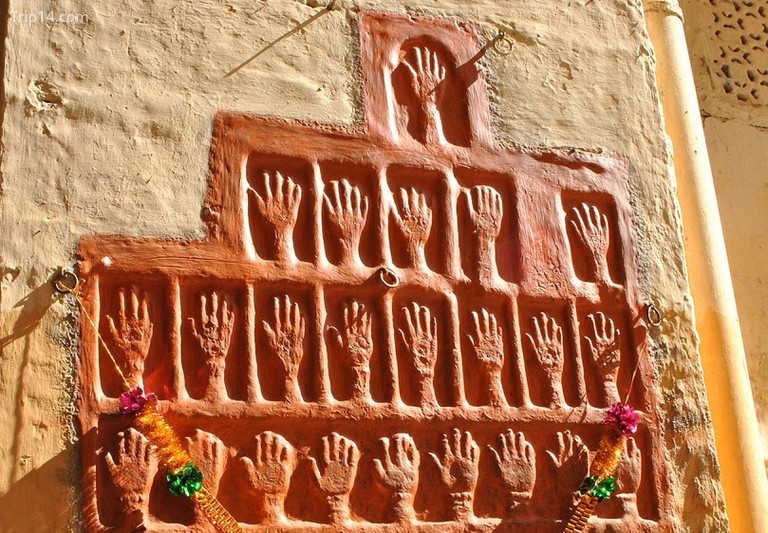 Dấu tay Sati trên tường của pháo đài Mehrangarh 