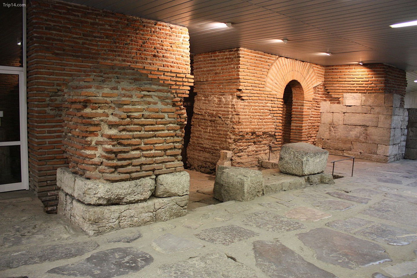  Pháo đài Serdica cổ đại   |   Apostoloff 