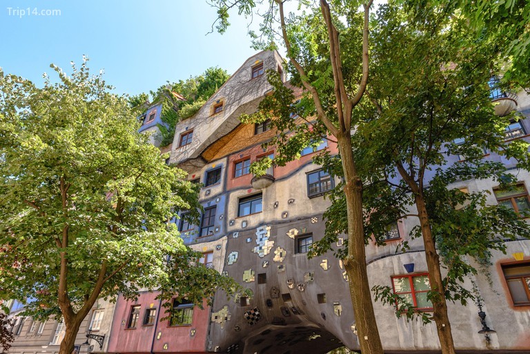 Hundertwasserhaus đầy ảo giác, sôi động mang đến sự thú vị cho đường phố Vienna
