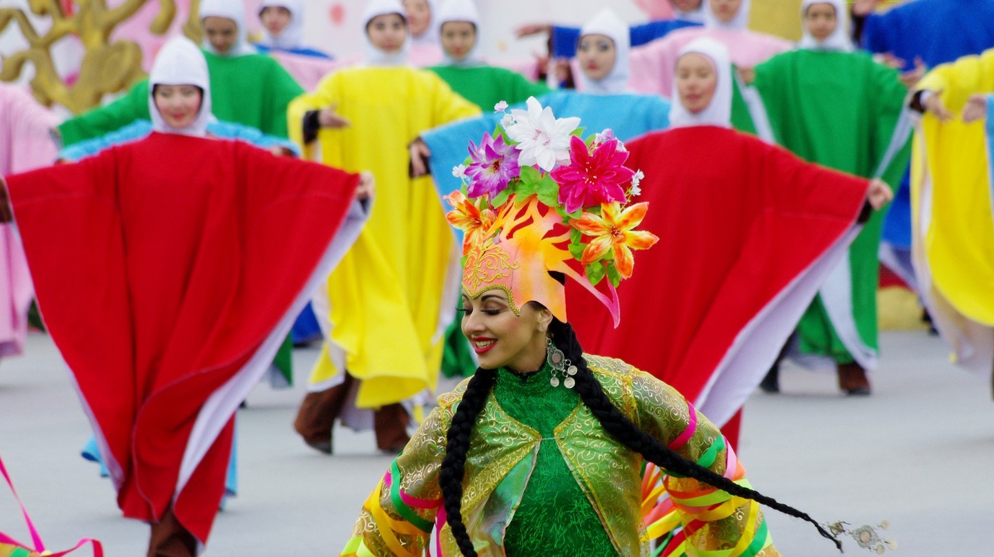 Điệu múa ở lễ mừng năm mới tại Astana |© Ken & Nyetta/Flickr