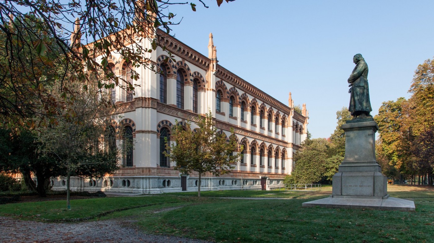 Bảo tàng Lịch sử Tự nhiên ở Milan là bảo tàng công dân lâu đời nhất thành phố và nằm trong một công viên xinh đẹp