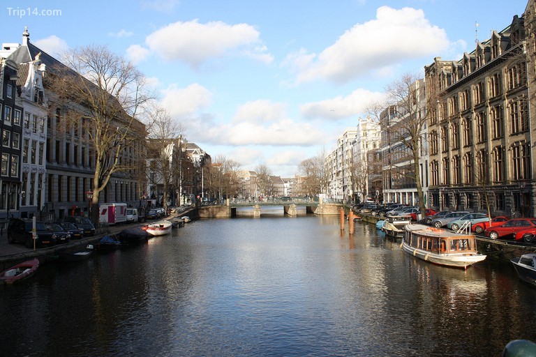 Kênh Herengracht của Amsterdam nhìn từ Nieuwe Spiegelstraat