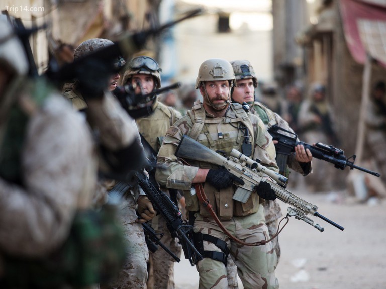 Bradley Cooper trong 'American Sniper', 2014 - Trip14.com
