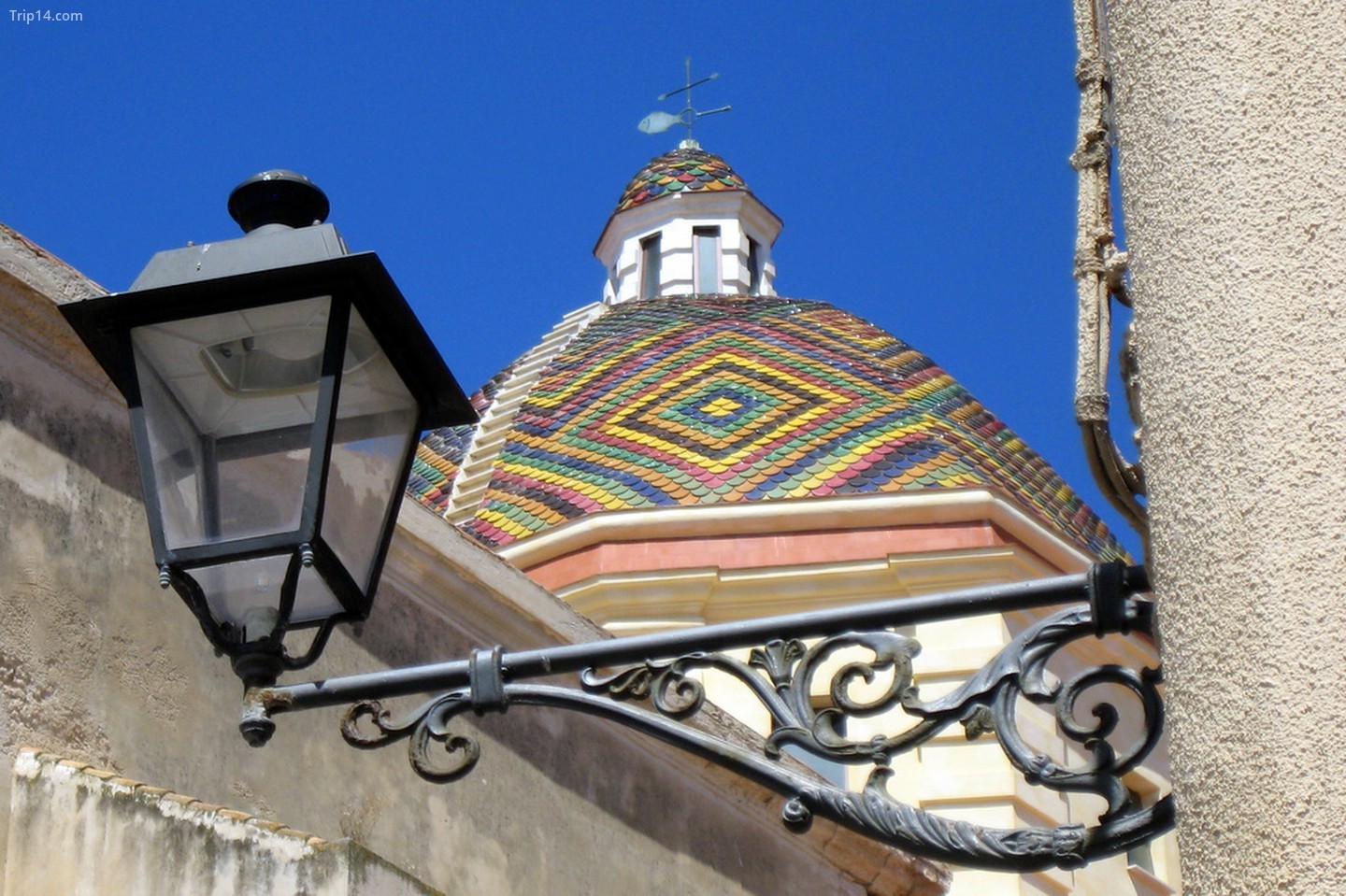 Mái vòm đa lớp của nhà thờ Alghero, ở Sardinia
