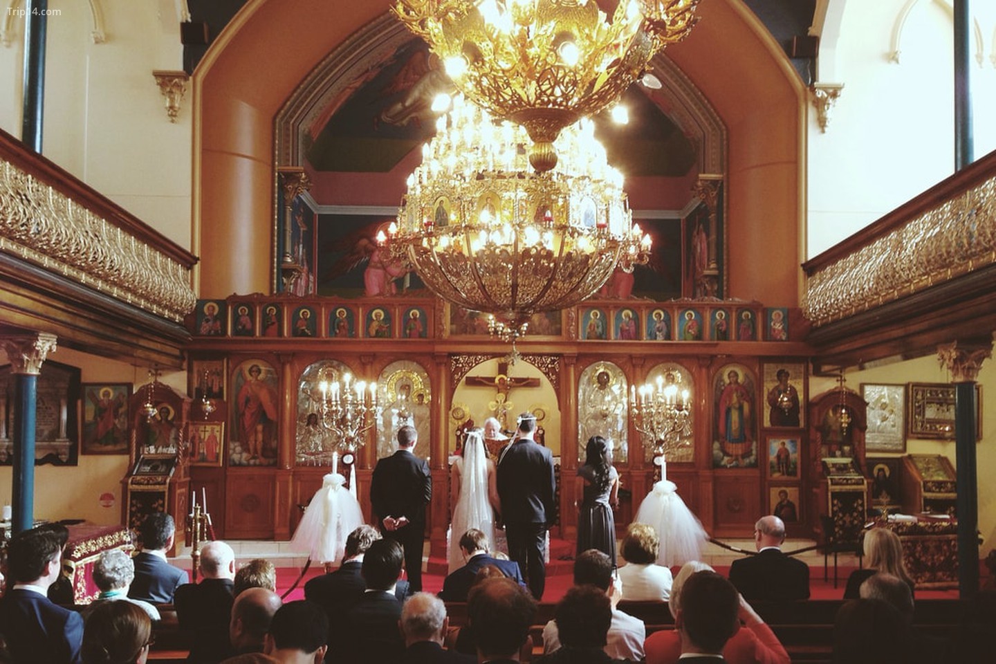 Có rất nhiều nghi lễ cưới độc đáo trong một đám cưới Chính thống giáo