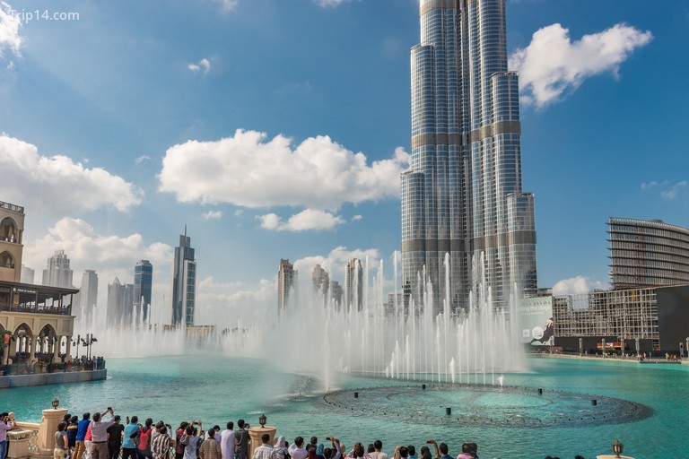 Burj Khalifa và đài phun nước trên hồ Burj Khalifa