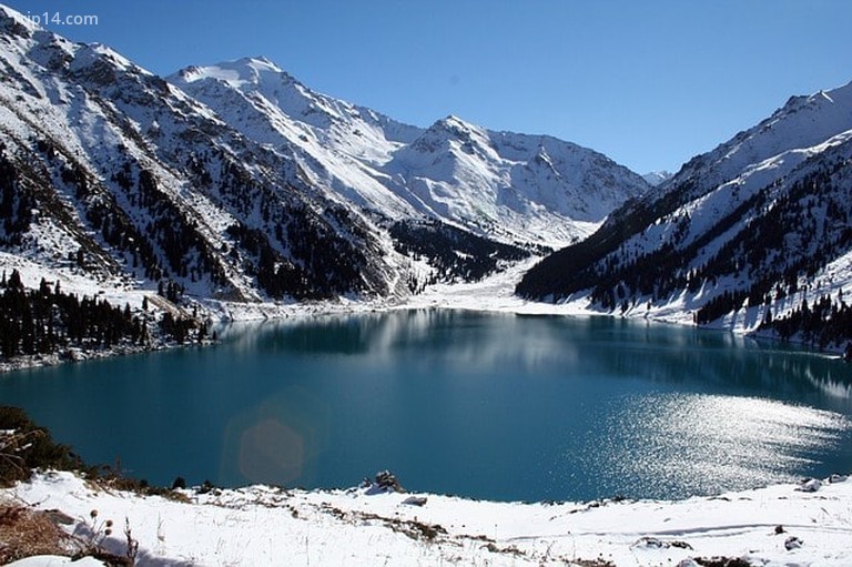 Tianshan Trans-ili Alatau  - Hồ Almaty lớn ở Kazakhstan