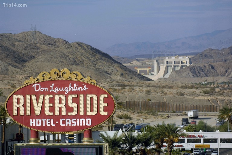 Sòng bạc khách sạn ven sông của Don Cườilin, Smilelin Nevada với đập Hoover - Trip14.com