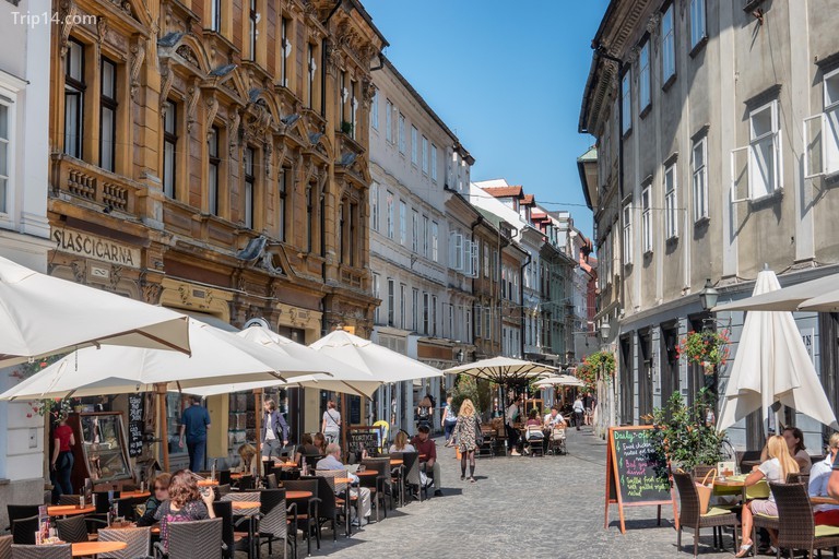 Quán cà phê và nhà hàng ở thành phố Ljubljana, Slovenia. - Trip14.com