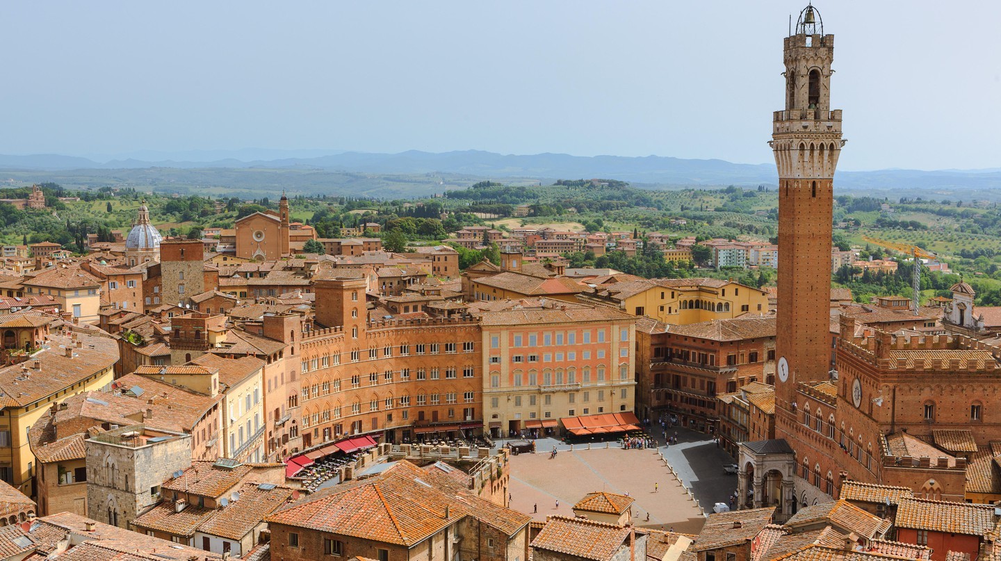 Siena là một thành phố Tuscan quyến rũ nhưng ít đông đúc hơn Florence | © Henk Meijer / Alamy Stock Photo