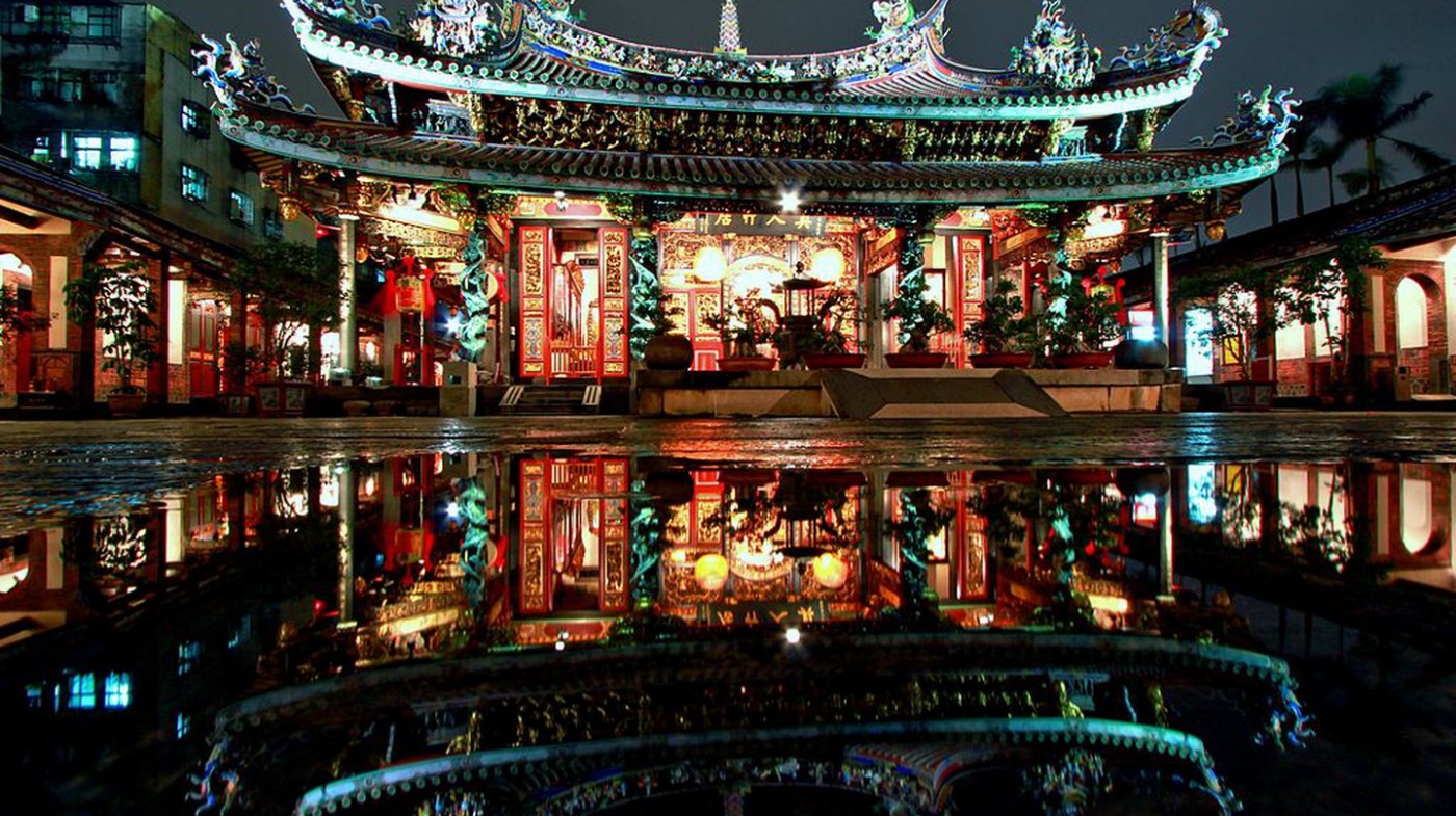 Chùa Dalongdong Baoan ở Đài Bắc về đêm | © Men1399 / WikiCommons